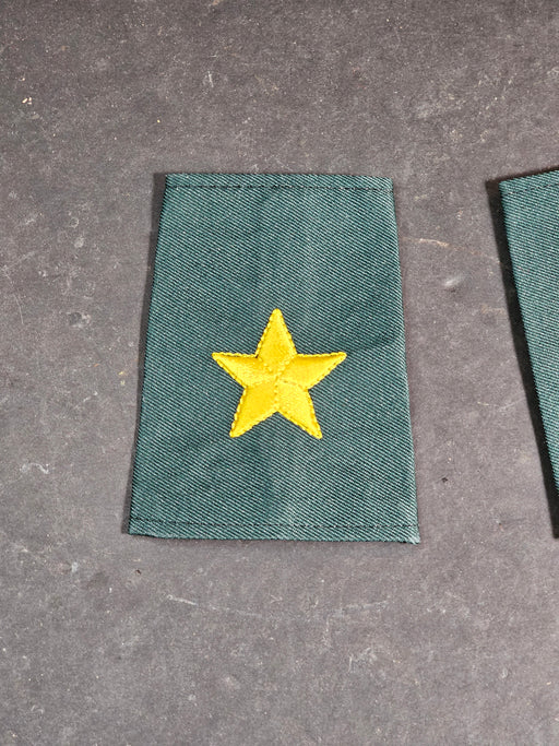 Iraqi 1 star shoulder boards green with gold 2.5" x3.5", David's Antiques and Oddities