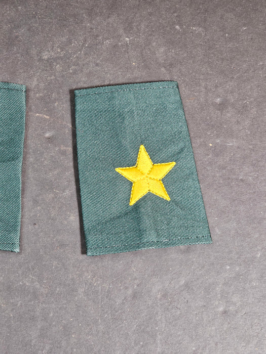 Iraqi 1 star shoulder boards green with gold 2.5" x3.5", David's Antiques and Oddities