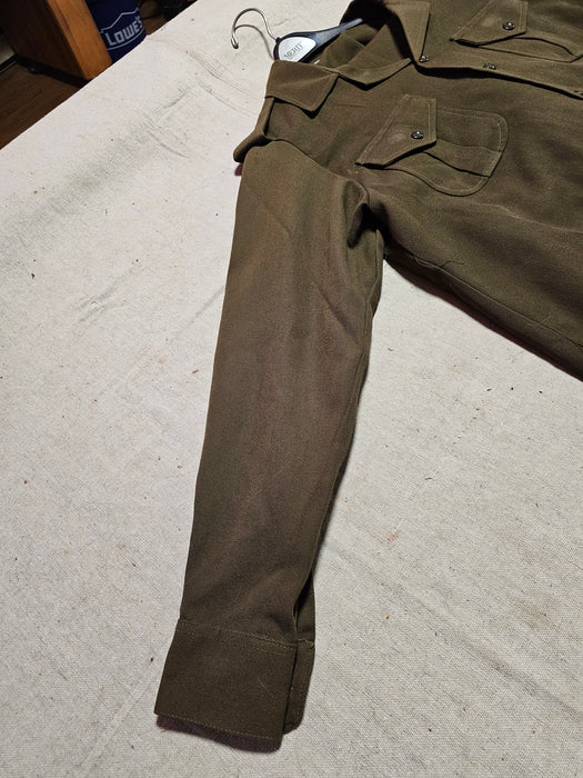 Iraqi uniform /shirt an panta/saddam era/unissued and un hemmed.