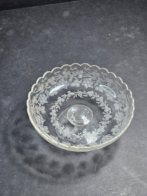 Etched glass 5.25' Nappy very detailed, excellent shape. 1930s, Antiques, David's Antiques and Oddities