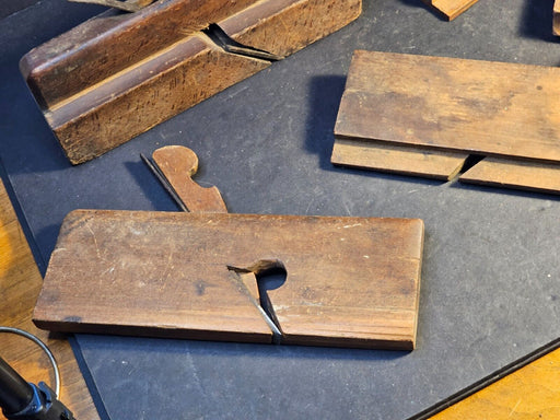 5 Wood planes 2 need blades/ early still usable/ 1850s, Antiques, David's Antiques and Oddities
