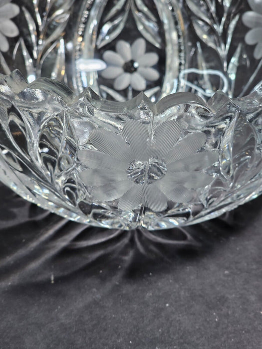 Etched glass bowl, Near 8.25" wide 3.5" high., Antiques, David's Antiques and Oddities