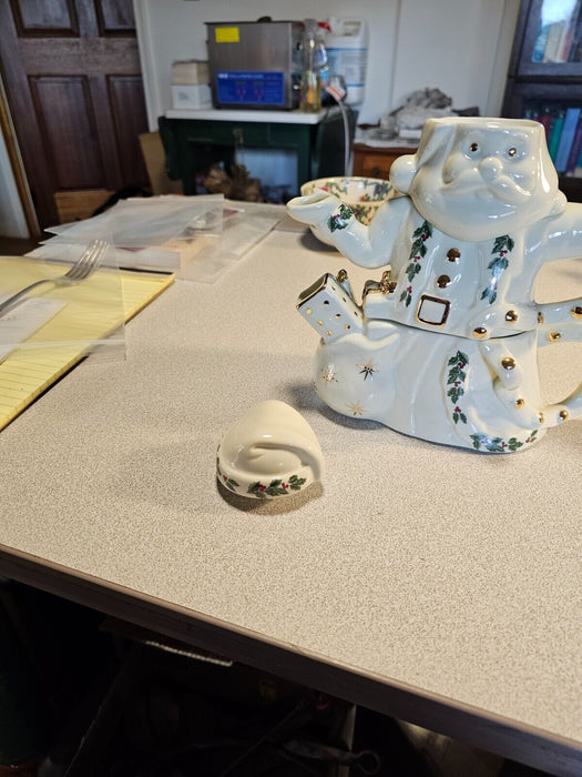 Santa stacking tea pot with creamer and sugar new old stock from the late 70s, Antiques, David's Antiques and Oddities