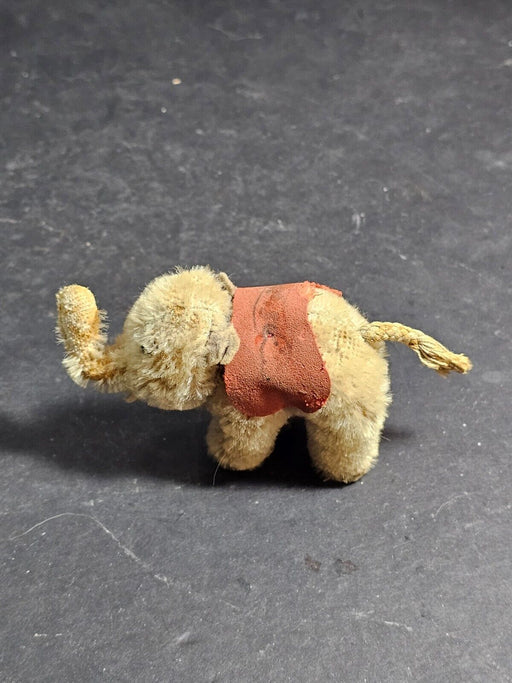 Small steiff elephant 1950s mohair some wear on coat. size 2" h x4" w, Antiques, David's Antiques and Oddities