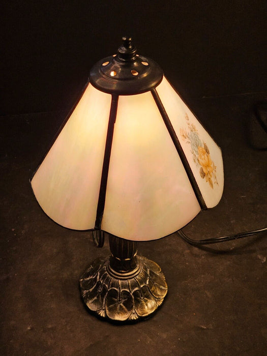 Tiffany style dresser light 1980s new old stock. 13 " prefect., Antiques, David's Antiques and Oddities