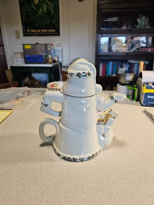 Santa stacking tea pot with creamer and sugar new old stock from the late 70s, Antiques, David's Antiques and Oddities