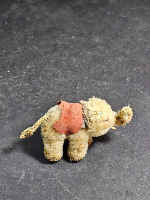 Small steiff elephant 1950s mohair some wear on coat. size 2" h x4" w, Antiques, David's Antiques and Oddities