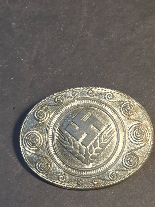 7104385