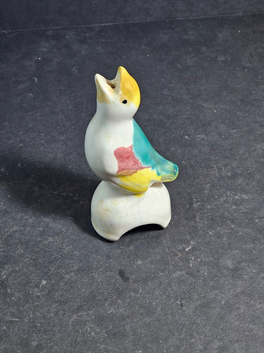 Pie bird 5 " red blue yellow heave ceramic unmarked Classic look