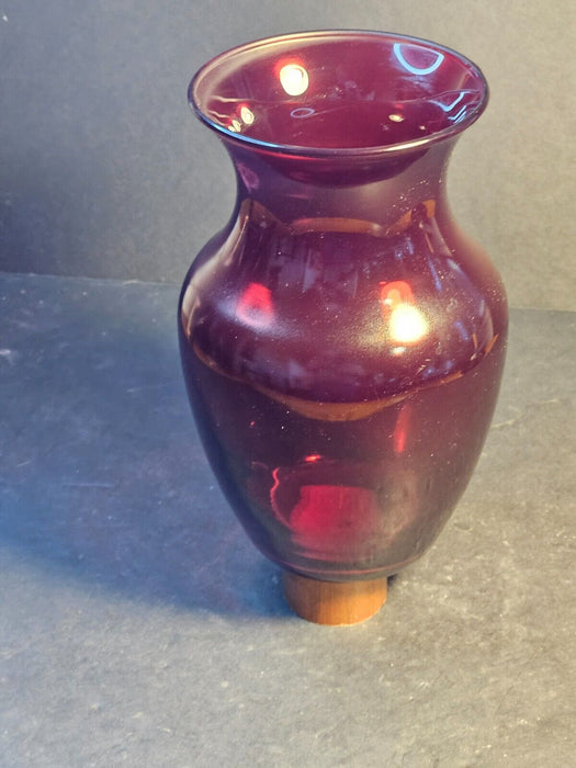 Ruby glass vase   8x5 ' /No damage/presents well, Antiques, David's Antiques and Oddities