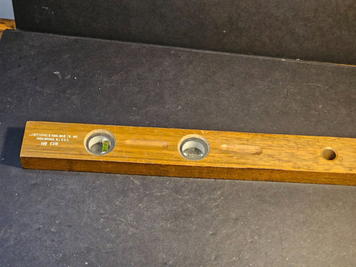 18 " wood level /exact level and tool/ high bridge nj/1 bubble empty, Antiques, David's Antiques and Oddities