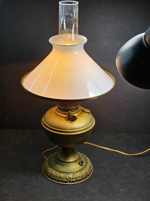 Weidener electrified oil lamp Brass non magnetic 18"