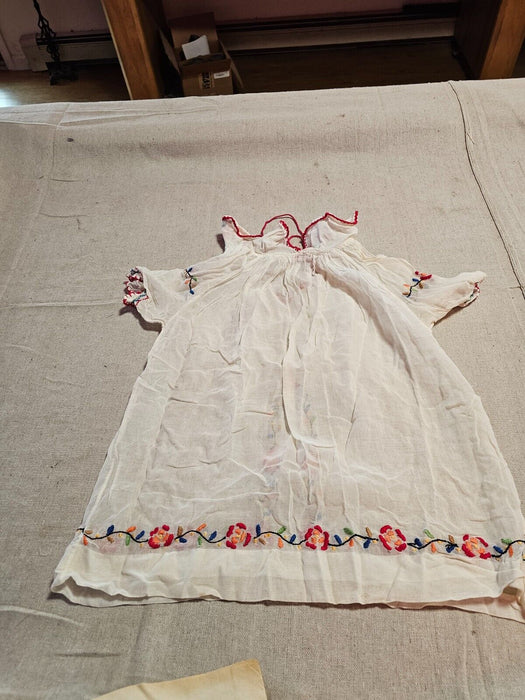 Total of 6 dressed and 1 pillow case, 1940s /Hand embroidery from Hungry, Antiques, David's Antiques and Oddities