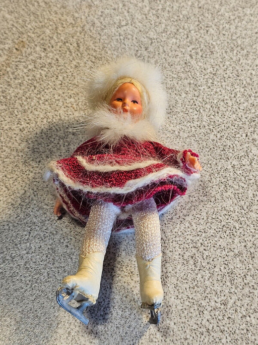 Christmas skater 2" 1950's Dressed in Knitted Dress, and leather skates..., Antiques, David's Antiques and Oddities