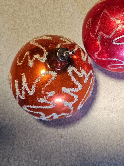 1930s/40s christmas balls pair of red decorated 2" to 2.5", Antiques, David's Antiques and Oddities