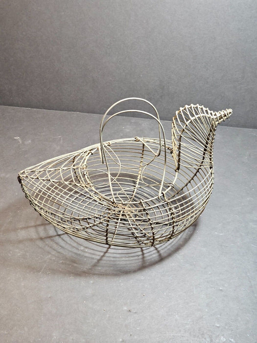 Wire chicken Basket 7'x 10 "  vintage reproduction. Great primitive item, Antiques, David's Antiques and Oddities
