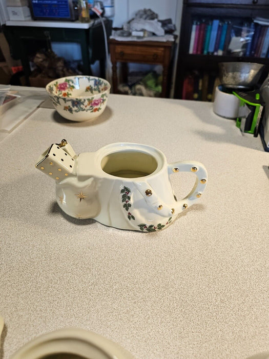 Santa stacking tea pot with creamer and sugar new old stock from the late 70s, Antiques, David's Antiques and Oddities