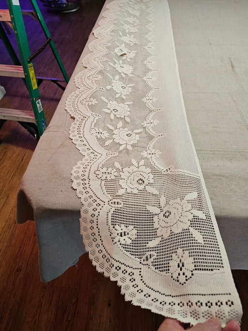 Great bay lace Vic. Rose 18x91 scarf new old stock from 2001/same price less 20%, Antiques, David's Antiques and Oddities