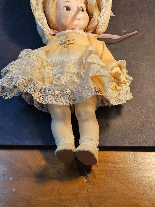 German made 1978 googly eyed doll 11 "/ Good shape marked, Antiques, David's Antiques and Oddities