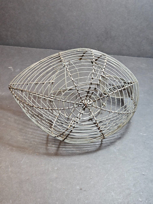 Wire chicken Basket 7'x 10 "  vintage reproduction. Great primitive item, Antiques, David's Antiques and Oddities