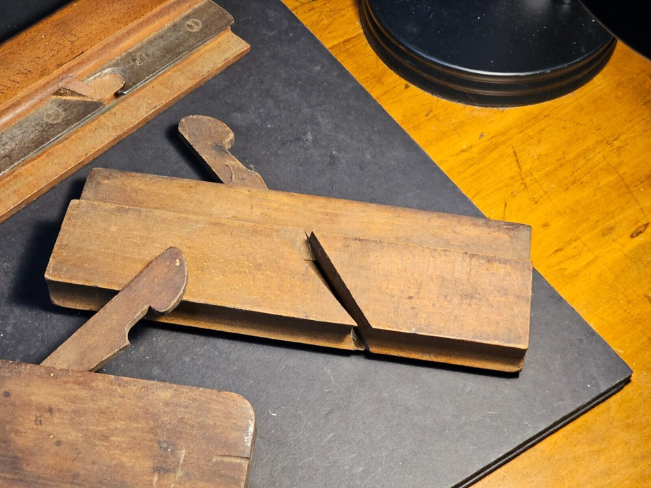 5 Wood planes 2 need blades/ early still usable/ 1850s, Antiques, David's Antiques and Oddities