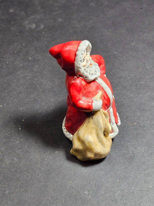 Goebel/Hummel 4" santa claus, Classic red and white color, Antiques, David's Antiques and Oddities