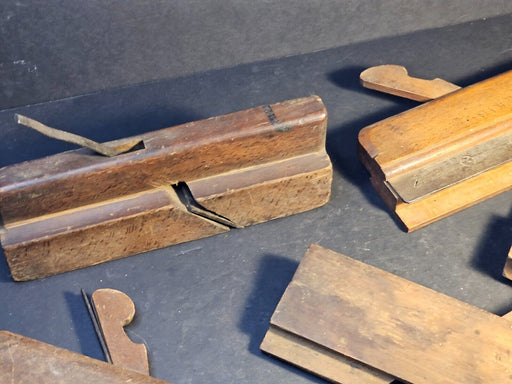 5 Wood planes 2 need blades/ early still usable/ 1850s, Antiques, David's Antiques and Oddities
