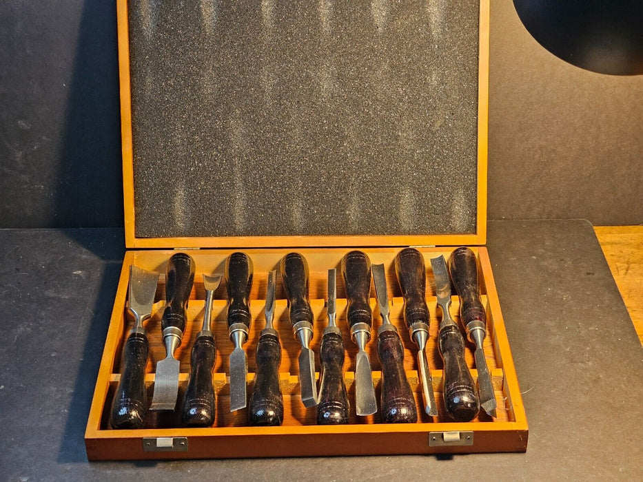 A complete set never used 12 Carving chisels/unbranded/ nice set, Antiques, David's Antiques and Oddities