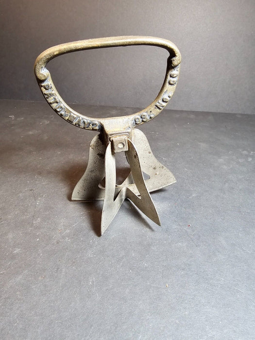 Food chopper dated 1893 cast iron and steel blades No. 60, Antiques, David's Antiques and Oddities