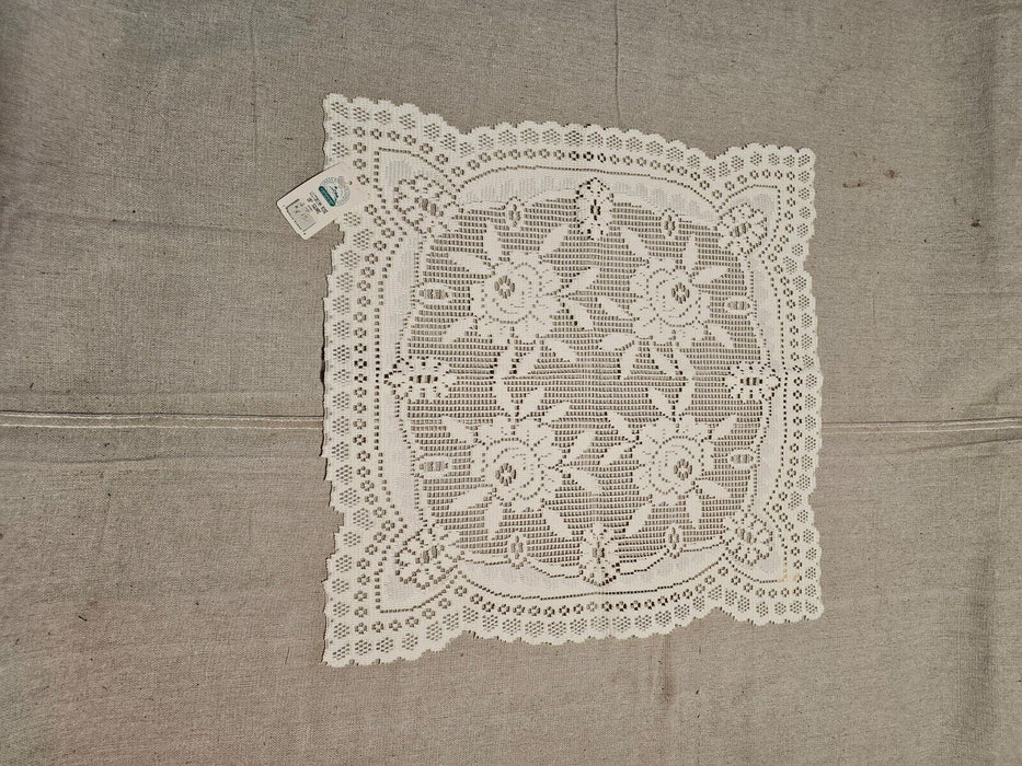 Great bay lace Vic. Rose 20x20  new old stock from 2001/same price less 20%, Antiques, David's Antiques and Oddities