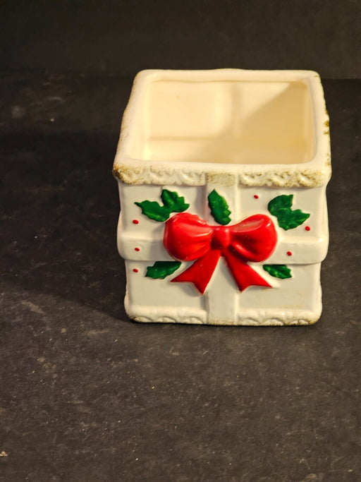 christmas planter reminiscent of McCoy/ 4x4x4, Antiques, David's Antiques and Oddities