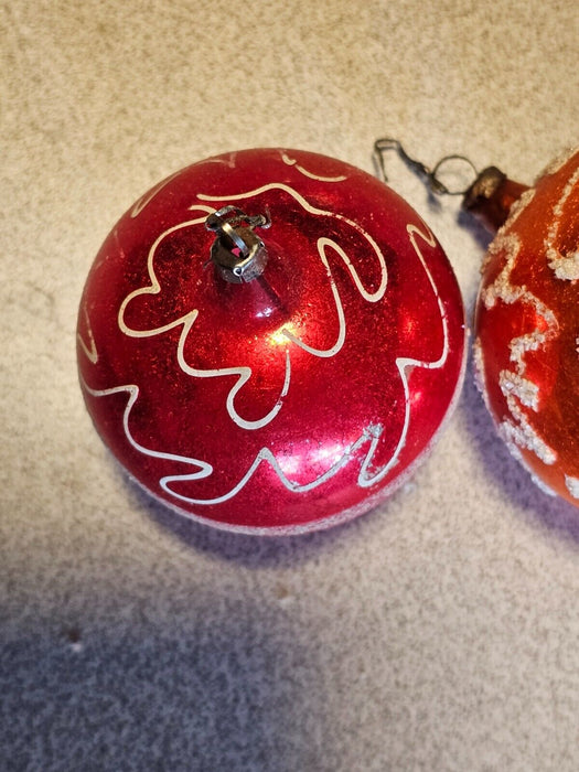 1930s/40s christmas balls pair of red decorated 2" to 2.5", Antiques, David's Antiques and Oddities