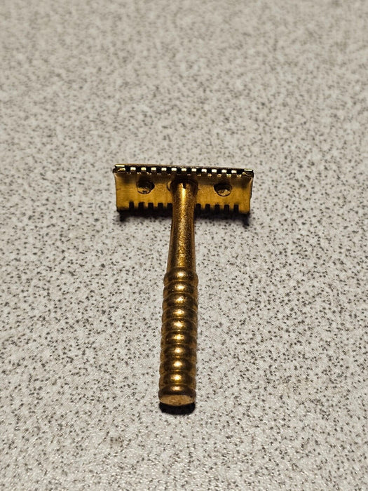 Salesman sample tiny working razor, not a toy, gold color actual blade