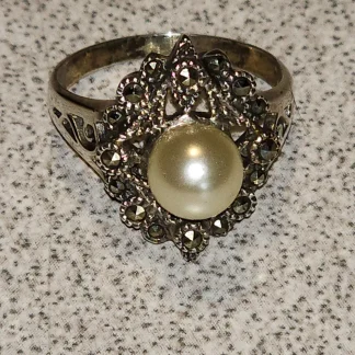 Marcasite and cultured pearl set in sterling silver size 6