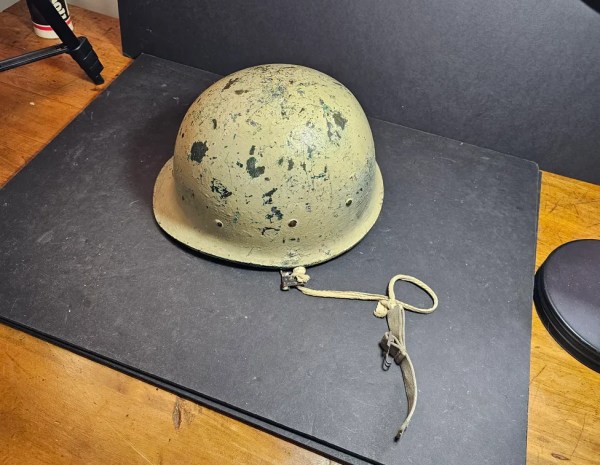 100% ORIGINAL IRAQI ARMY DESERT CAMOUFLAGE PAINTED HELMET Battlefield Souvenir