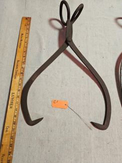 21 ' Ice tongs 1920s froom amish country/great primitive and history.
