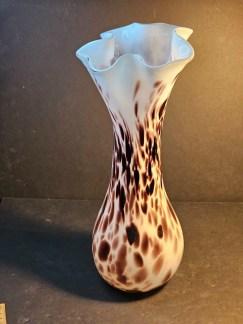 outstanding 16 x5 art glass ruffle edge vase ground bottom purple/brown