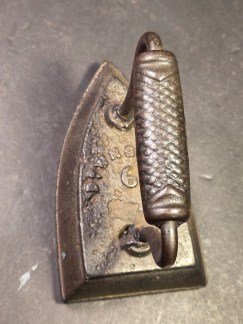 Antique 1890s Cast Iron Sad Iron - Vintage Pressing Iron No. 6 - Approx. 5.5 l