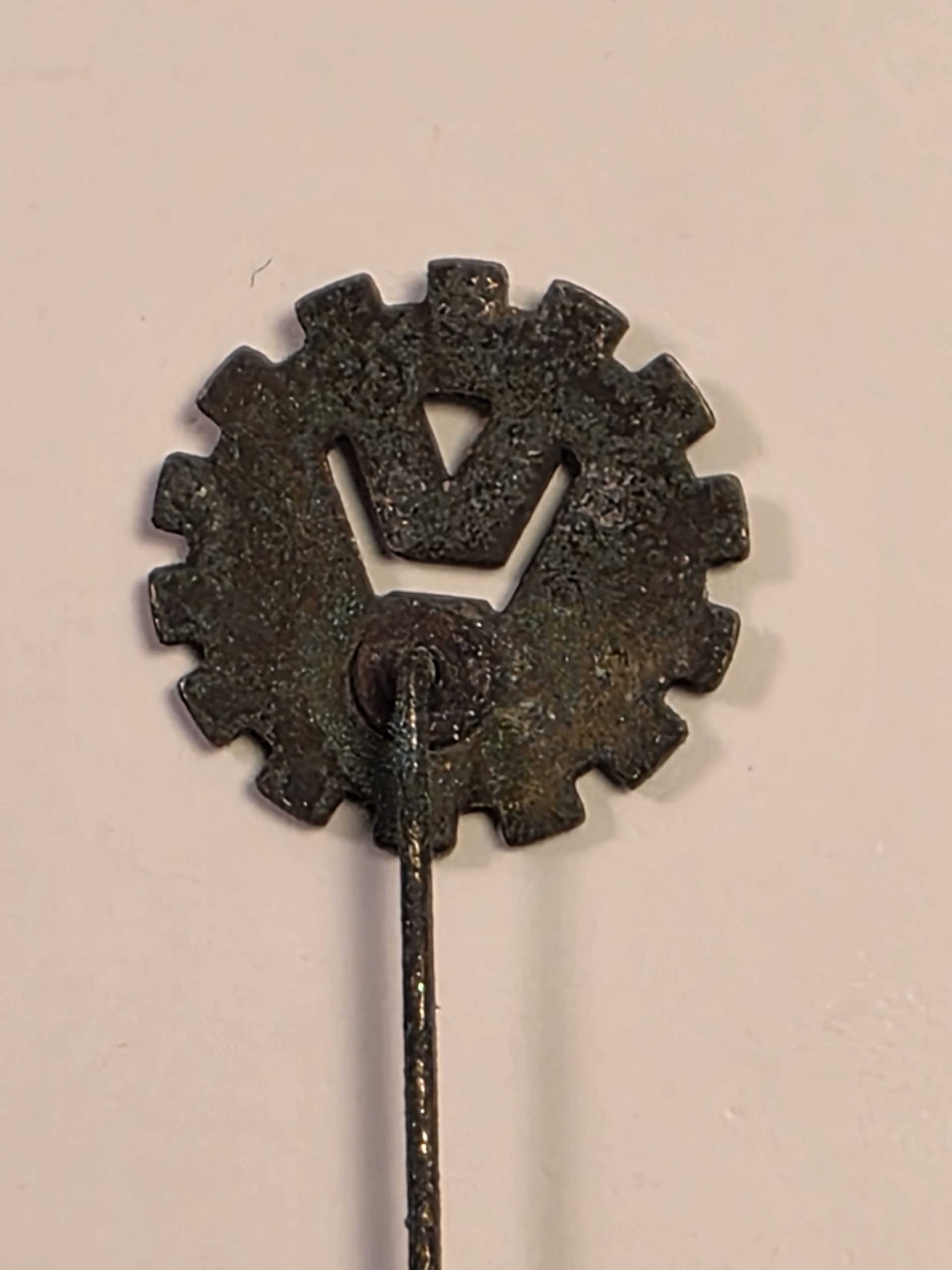 Rare May 1938 Volkswagenwerk Foundation Stone Commemorative Pin - VW Gear Logo - Image 4
